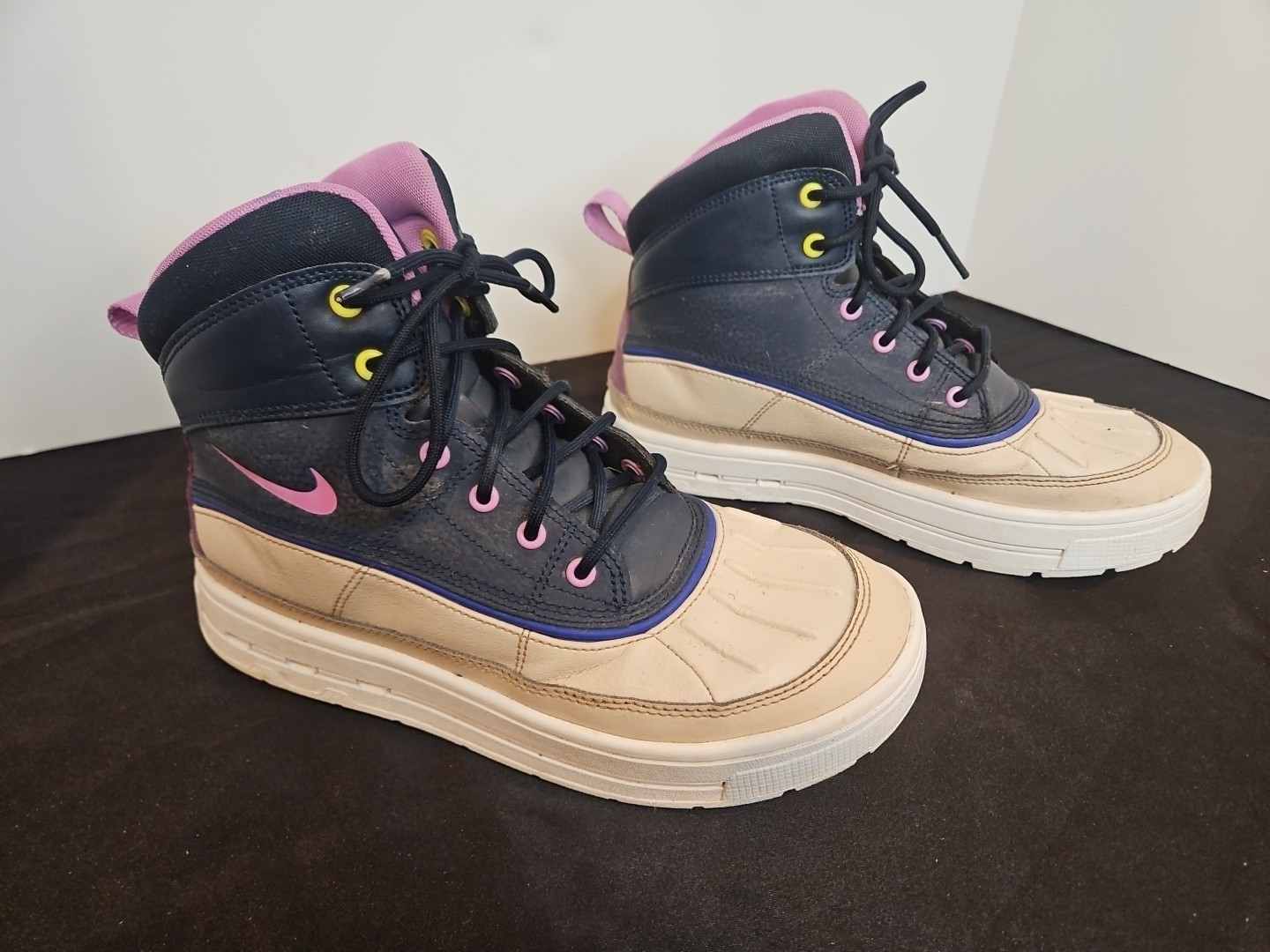 NIKE ACG Woodside 2 High GS Girls Winter Boots Size 5.5Y-Youth Snow  Sand Duck