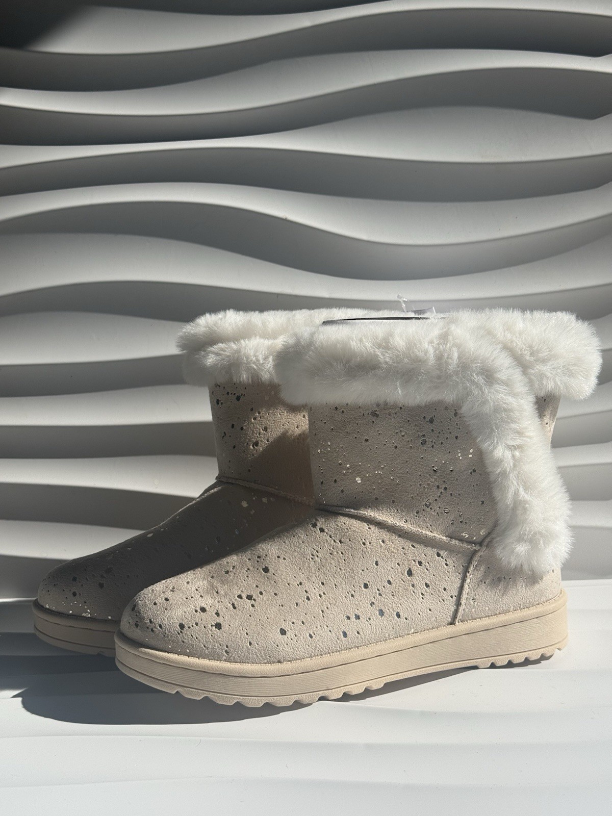 Cozy Beige Kids Girls Boots with Faux Fur Trim size 6 NWT