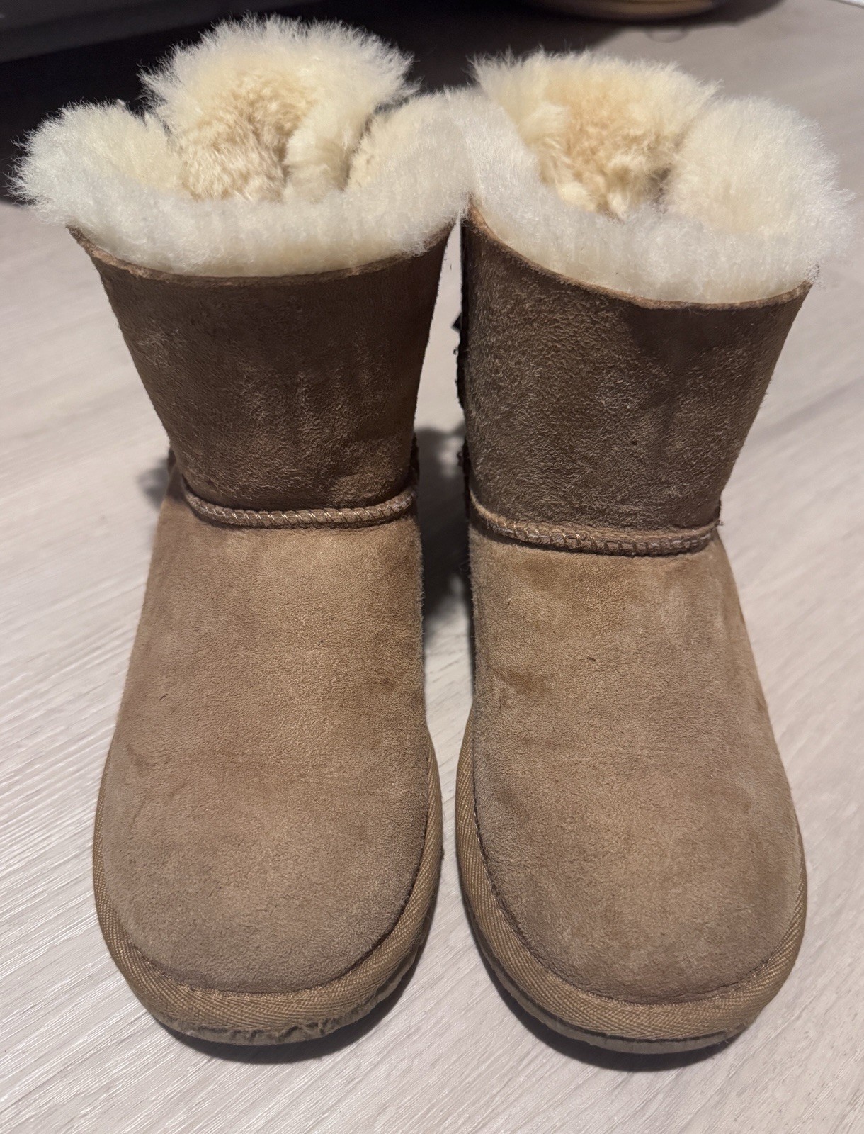 Girls UGG Boots Size 3 With Bows