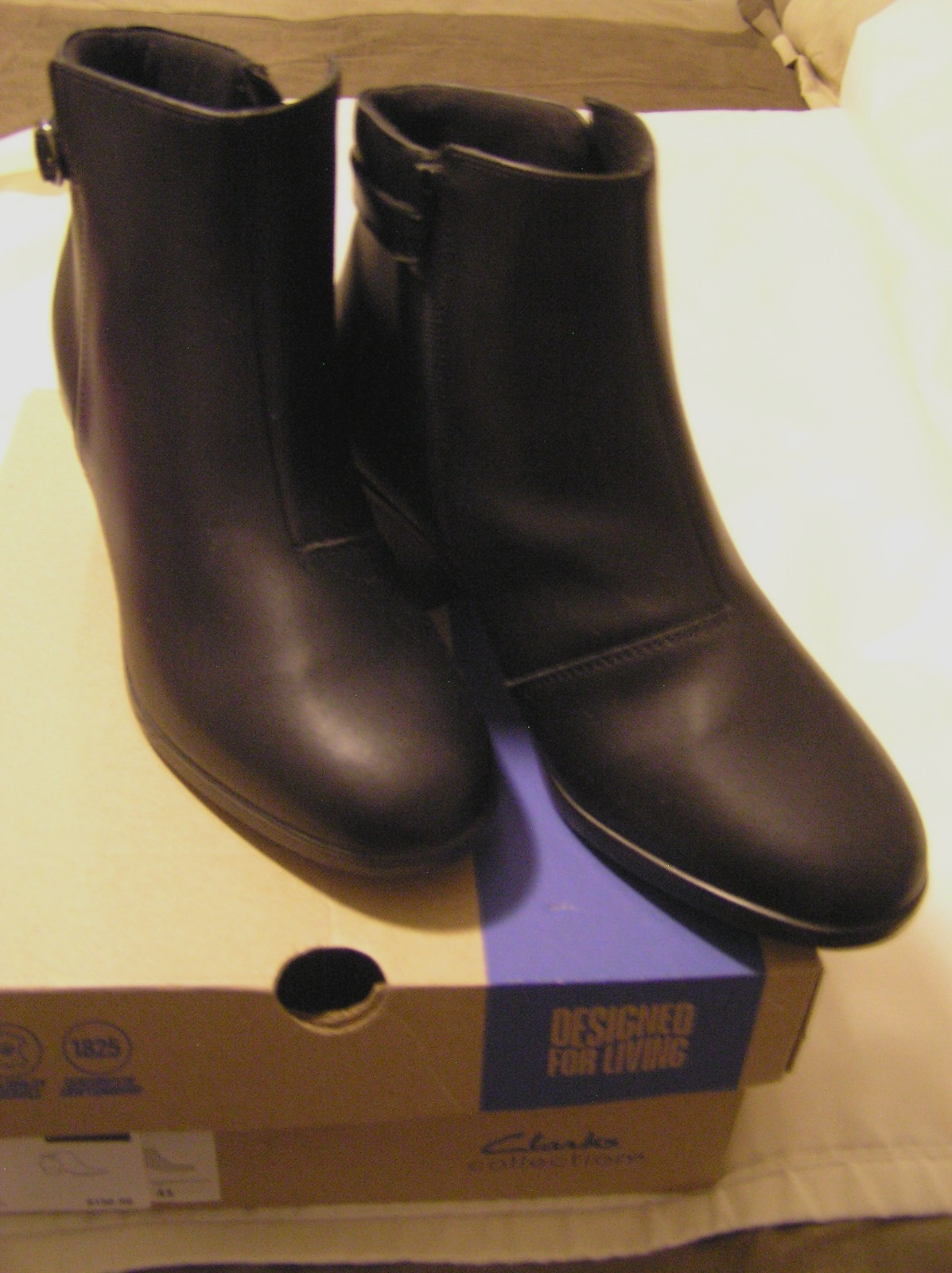 New Clarks Collection Women Boots Emyl Y2 Belle Size 9 1/2 M Black Leather Upper