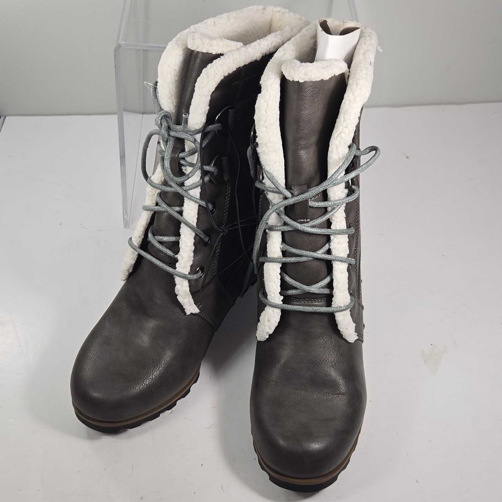Time and Tru Women Winter Boots Grey Faux Leather Shearling Wedge SZ 9 -5F Rated