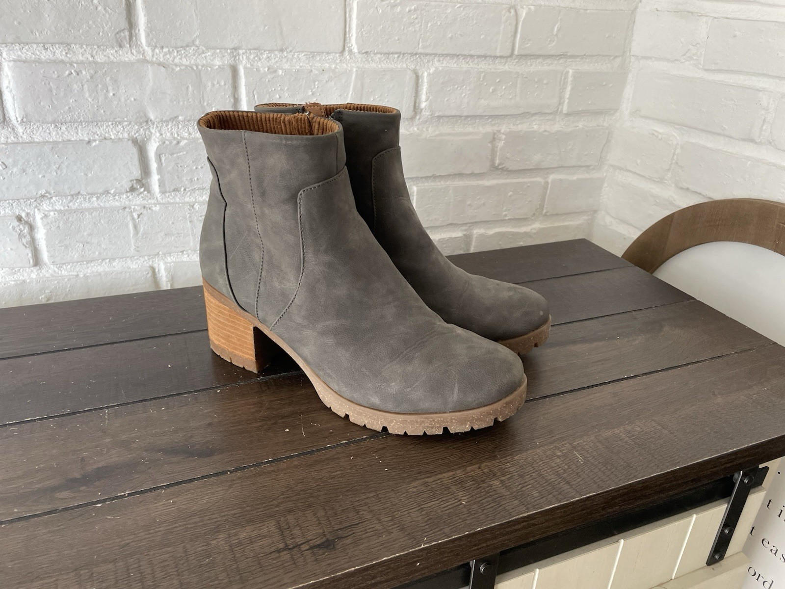 Korks by Kork-Ease Esmeralda Ankle Chelsea Boots 11 Green Gray Suede Women Boots