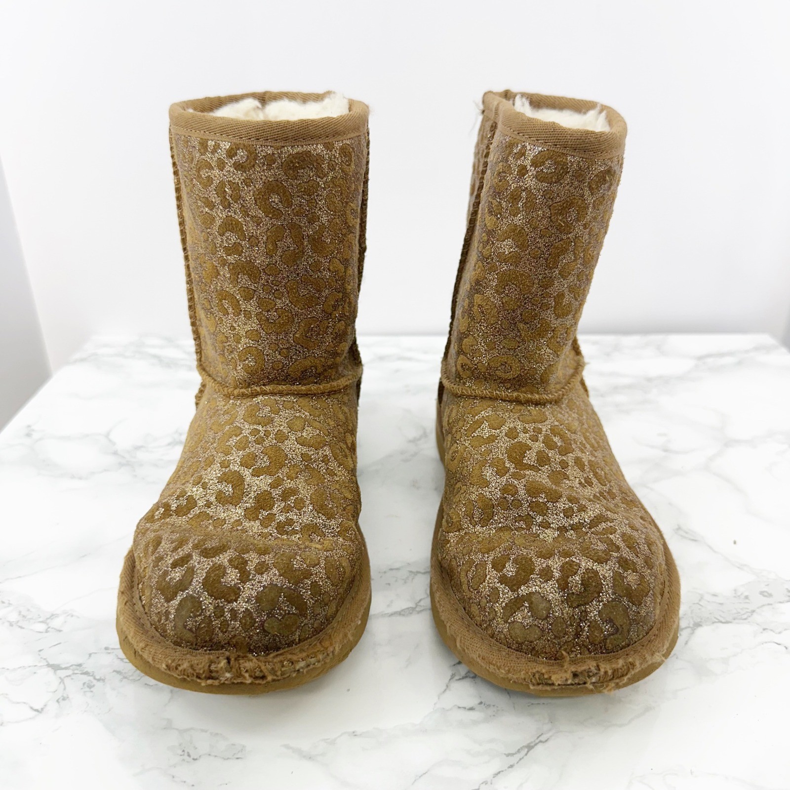 UGG Classic II Leopard Glitter Boots Size 2 Tan Gold Cozy Sheepskin Lined