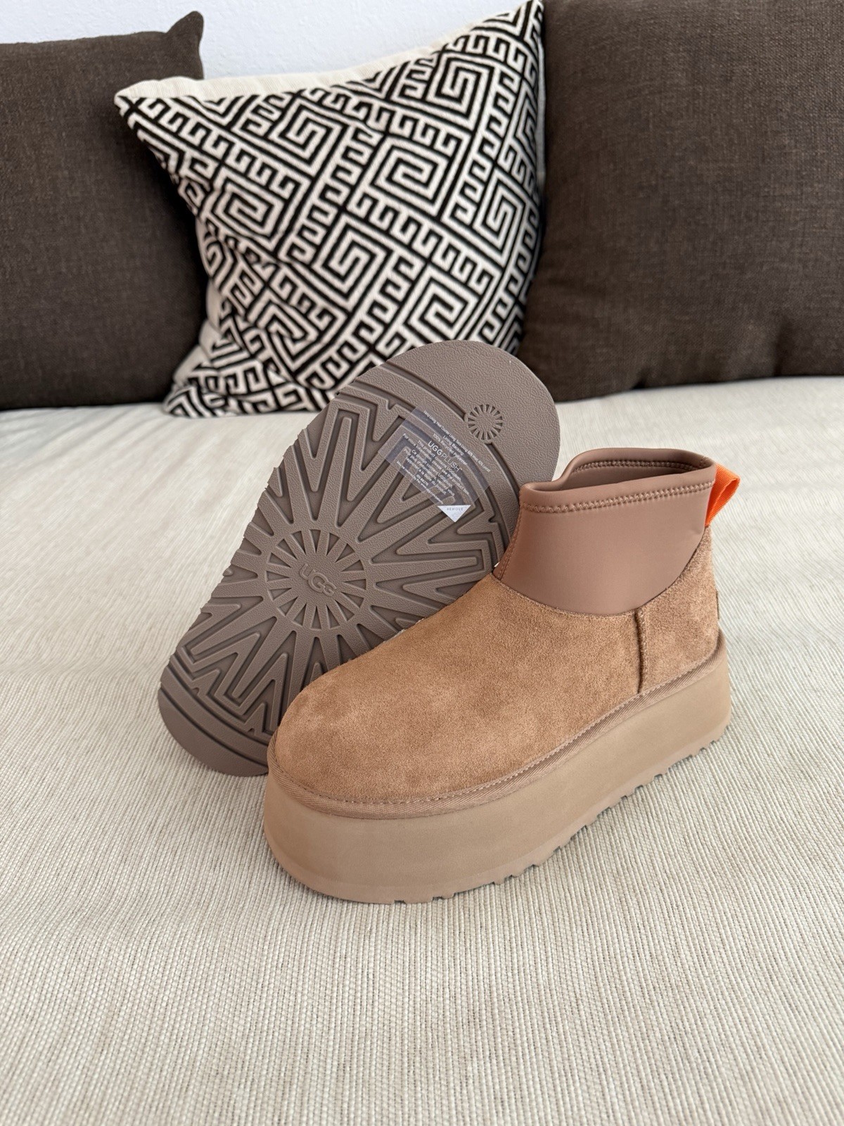 UGG CLASSIC MINI DIPPER CHESTNUT SUEDE WOMEN BOOTS SIZE US 8/UK 6/EU 39 NWOB