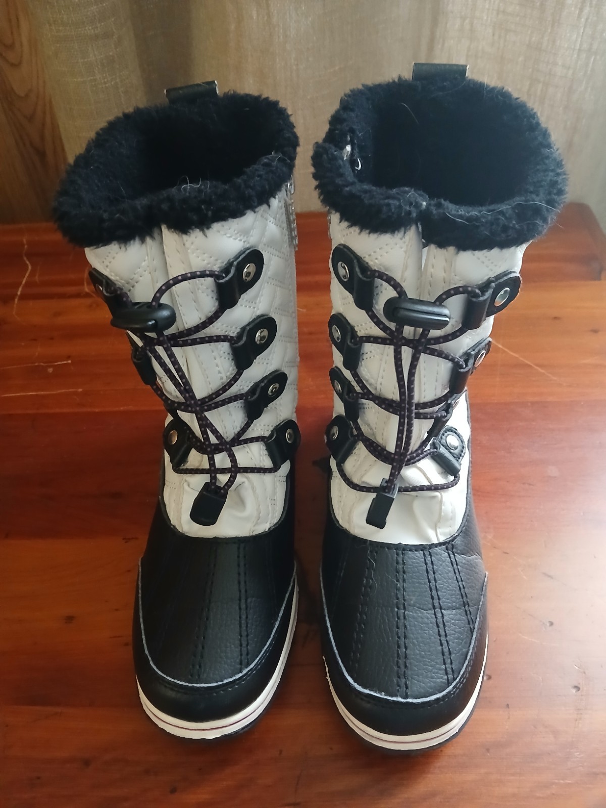 Totes Girls Winter Boots Size 2 White And Black , Very Good Condition