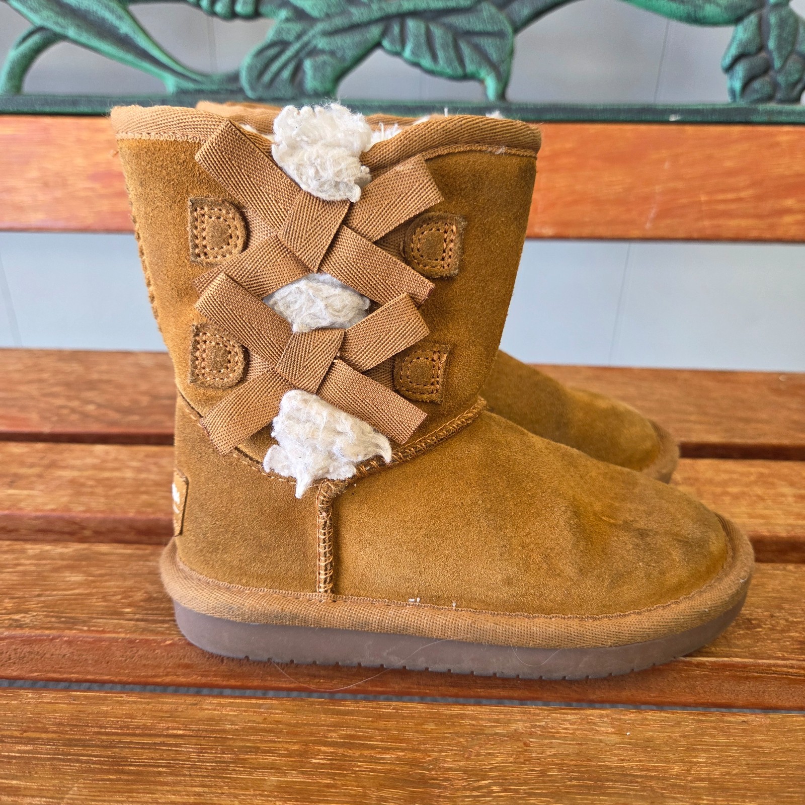 Size 9 Youth Koolaburra by UGG Victoria Short Girls Boots in Chestnut W/Bows