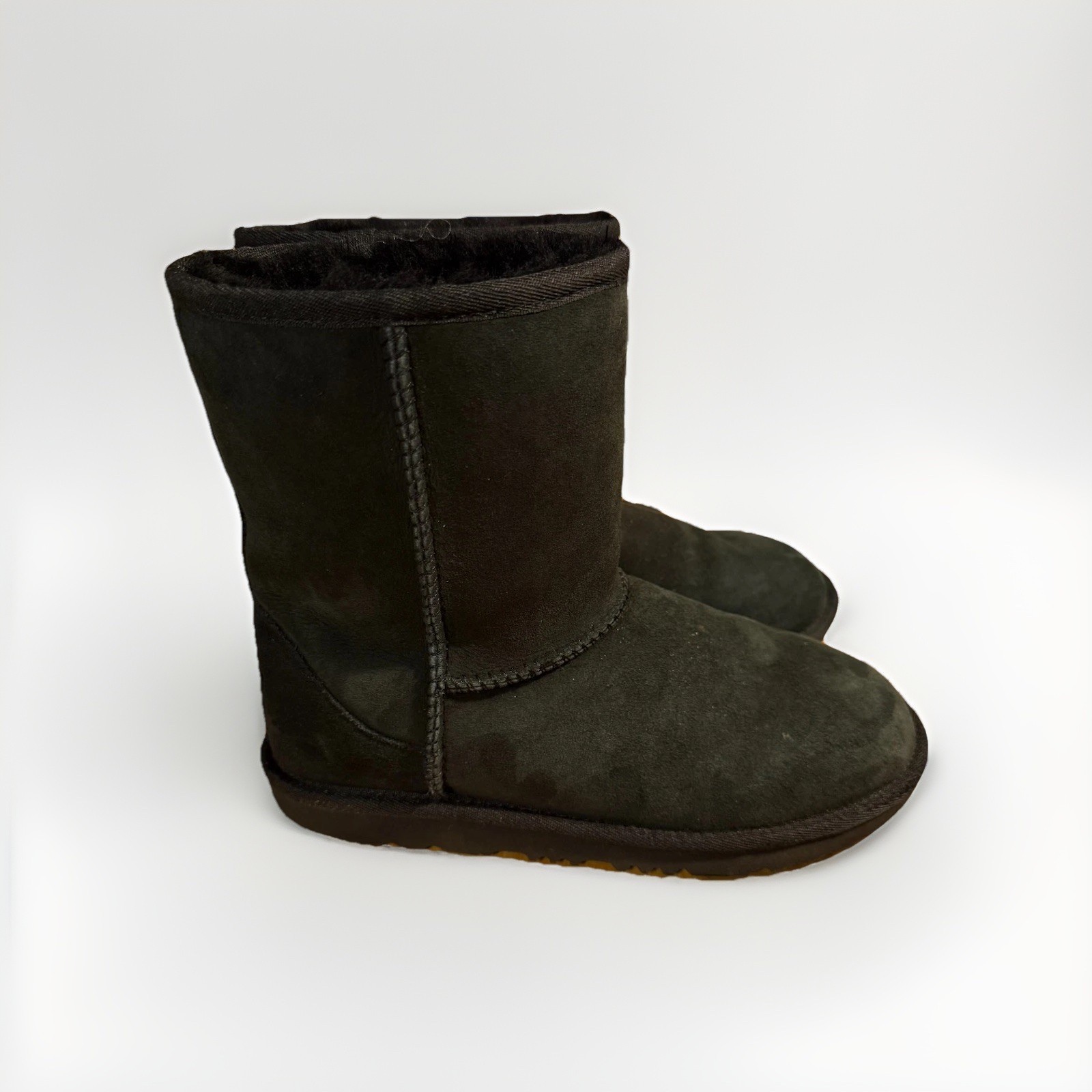 UGG Classic Short II Black Sheepskin Boots Women’s Size 5 EU 37