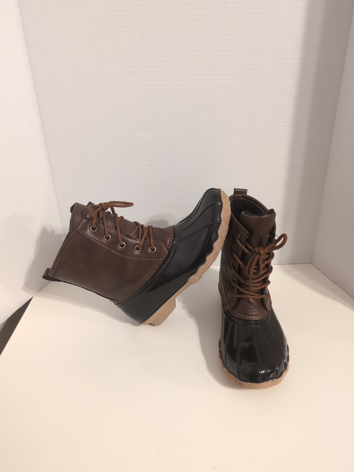 Duck Style Waterproof Brown and Black Girls Boots Size 4 NWOT