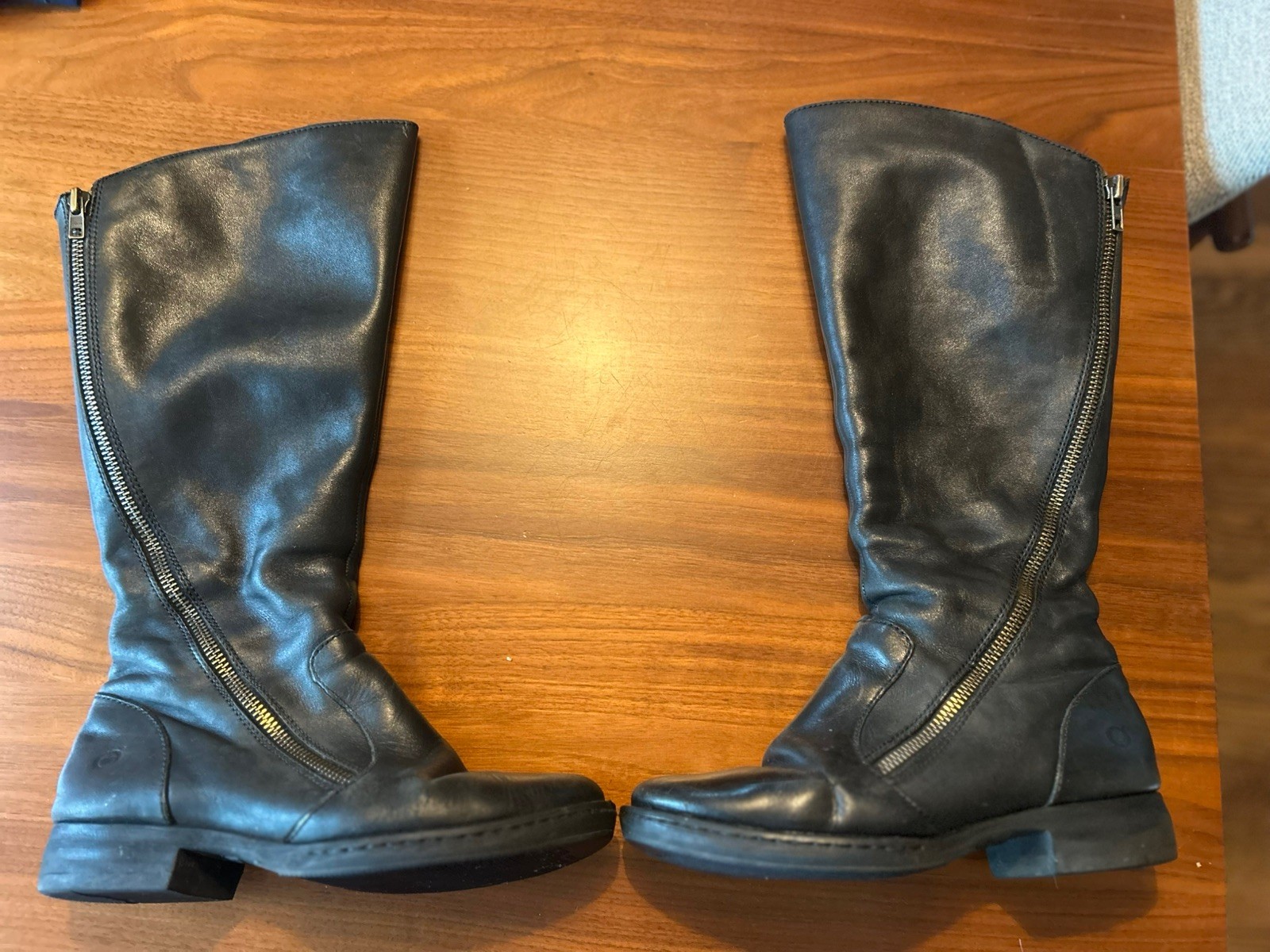 Born 8M/W Laurette Women boots asymmetrical zipper # D38403. Gorgeous! Resoled!