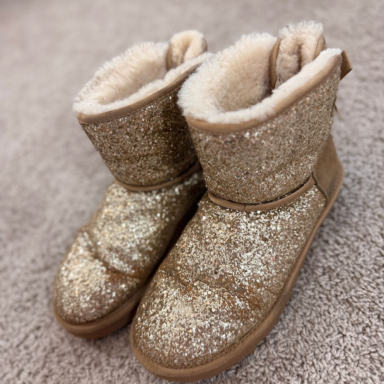 UGG Glitter Classic Mini Boots Gold Sparkle Shearling Youth Girls 3 (women’s 4