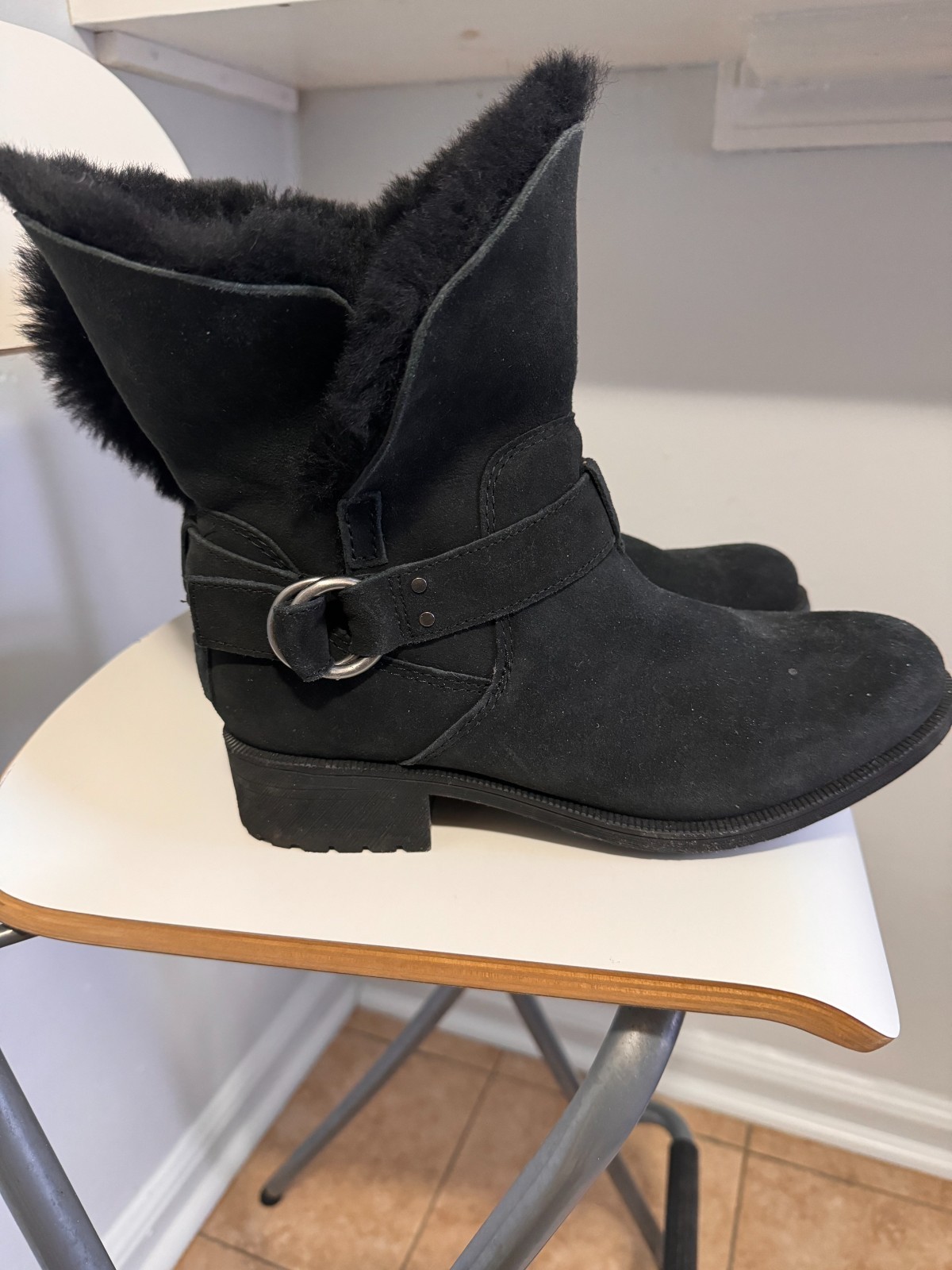 UGG BODIE WOMEN BOOTS SUEDE BLACK SIZE US 9.5 BLACK LINED