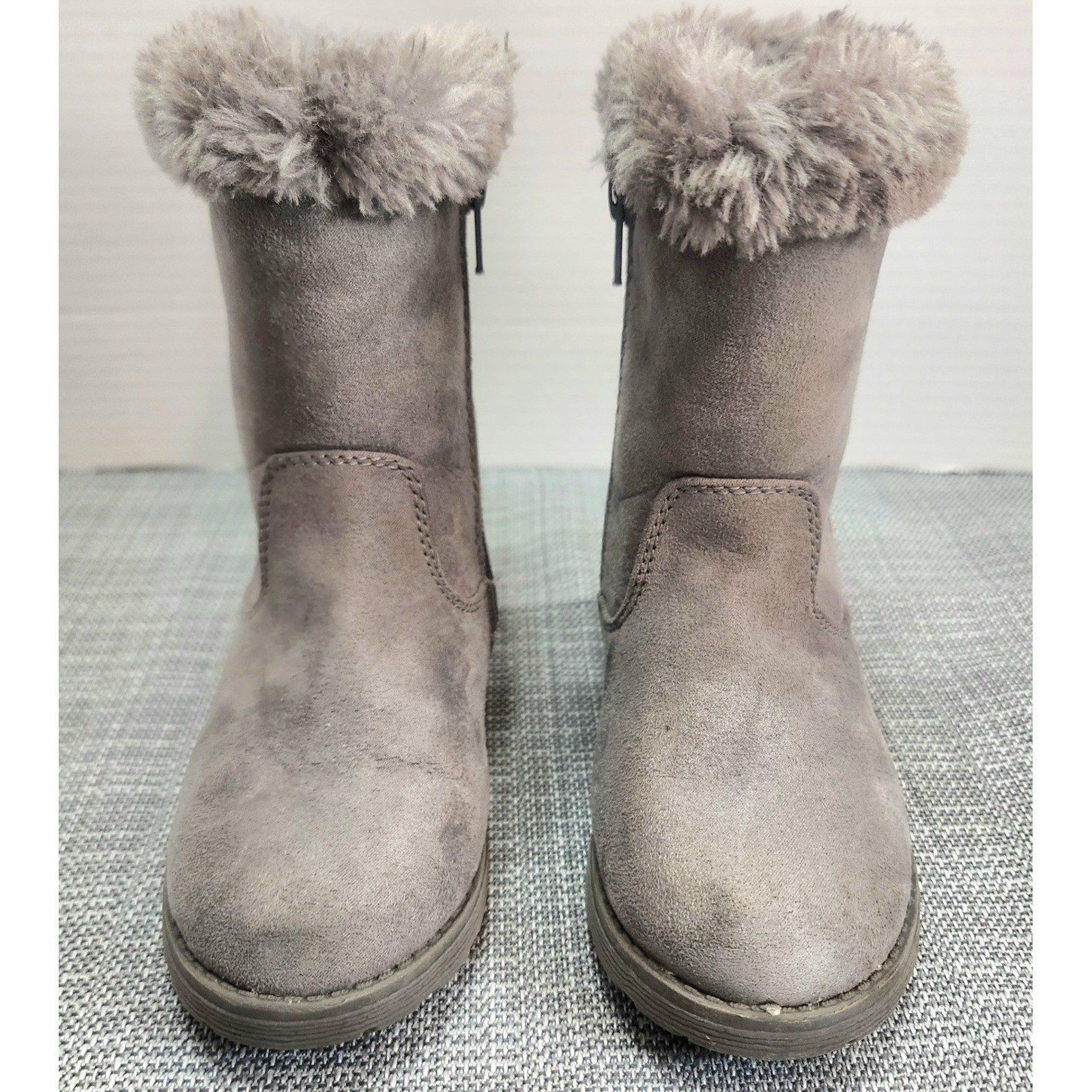 Cat & Jack Girls Size 9 Gray Faux Fur Trim Boots Winter Cozy