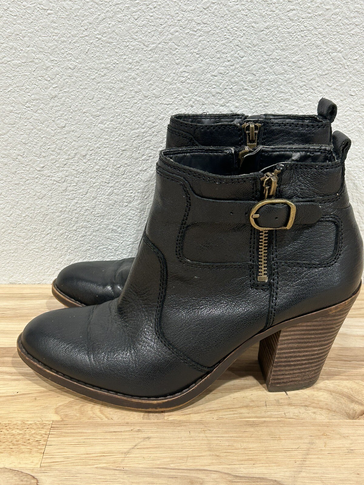 Lucky Brand women Boots size 9M Black Leather Heel Ankle Bootie