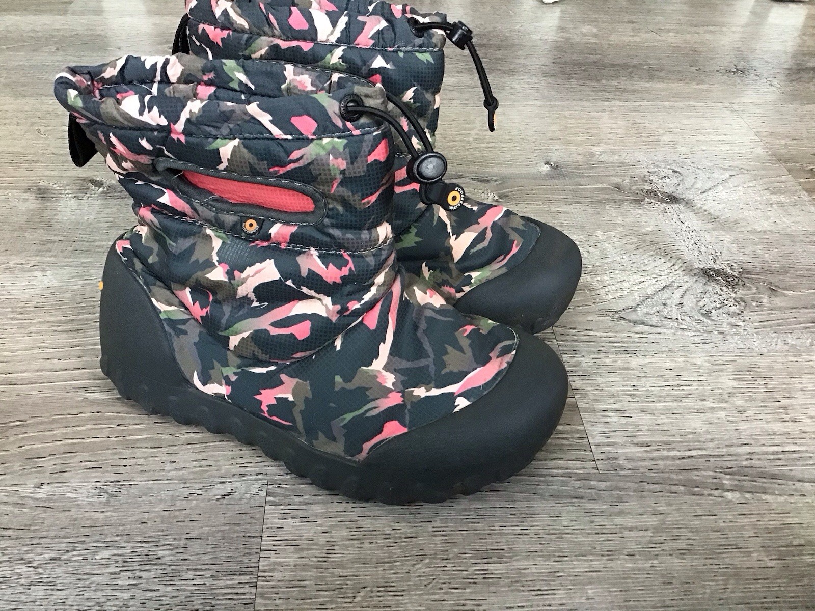 Bogs B Moc Camo Youth Girls Size 4 Pull On Lined Waterproof Winter Snow Boots