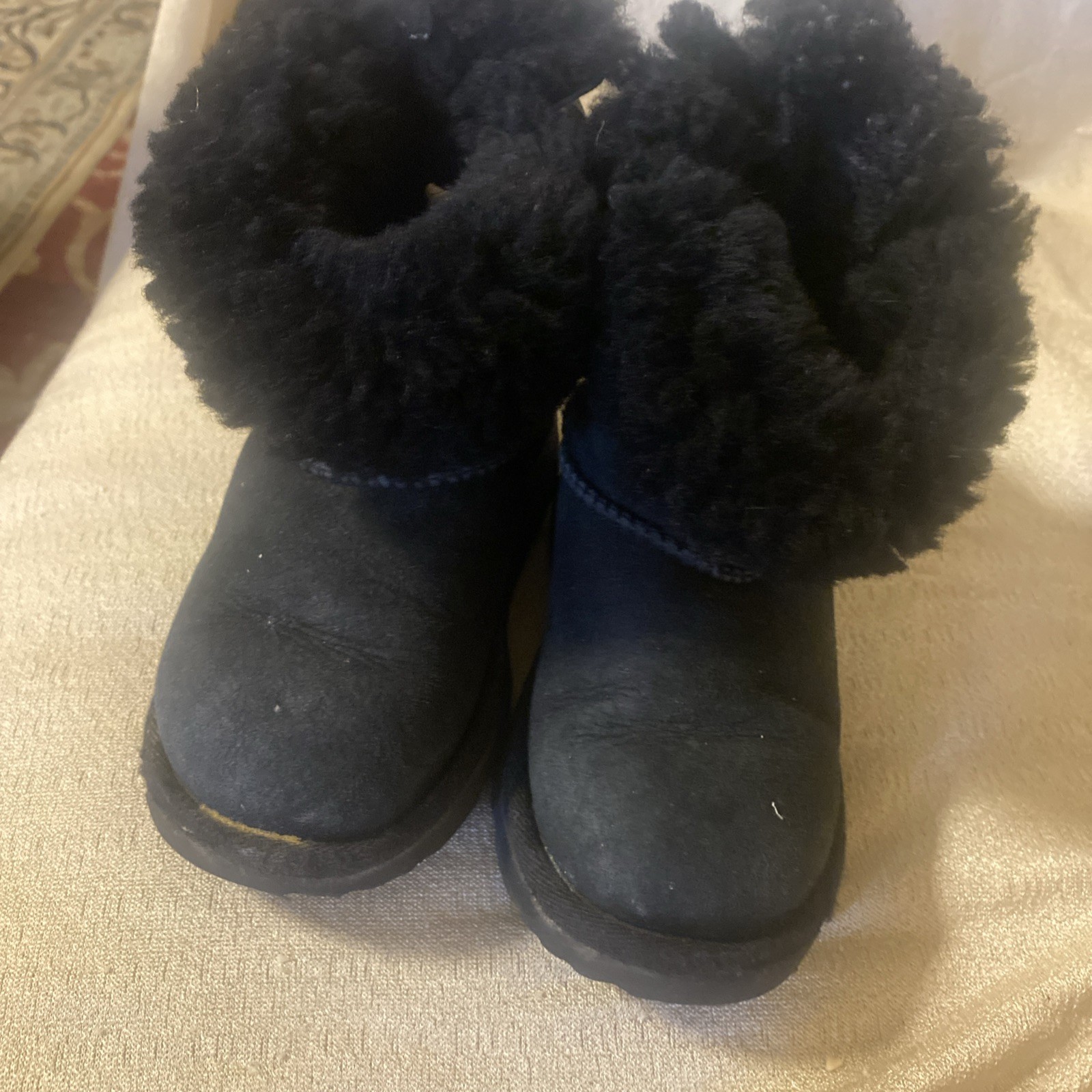 UGGS girls Boots With Bow Size 9 Authentic