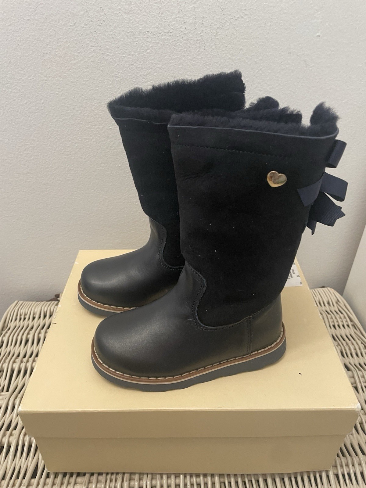 Armani Junior Girls Winter Boots Size 24 US 8