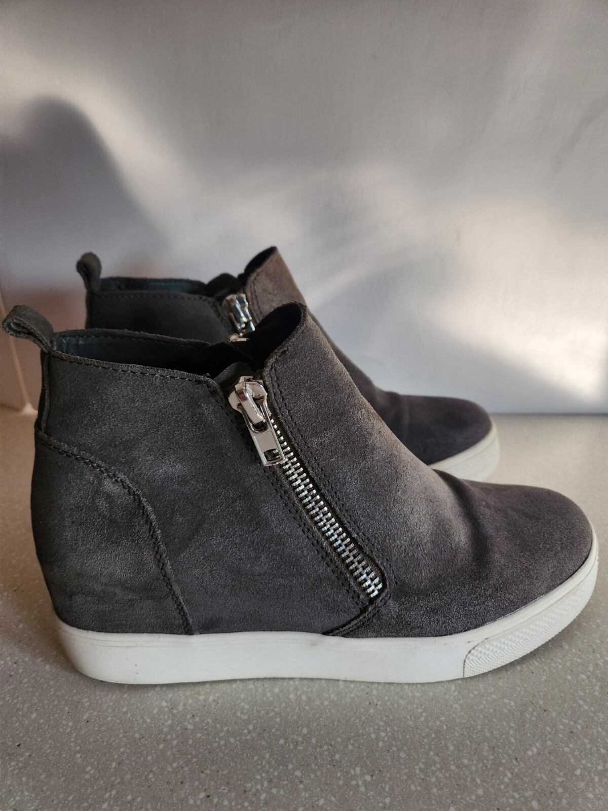 STEVE MADDEN  WOMEN BOOTS SIZE 9.5 M GRAY SUEDE LEATHER