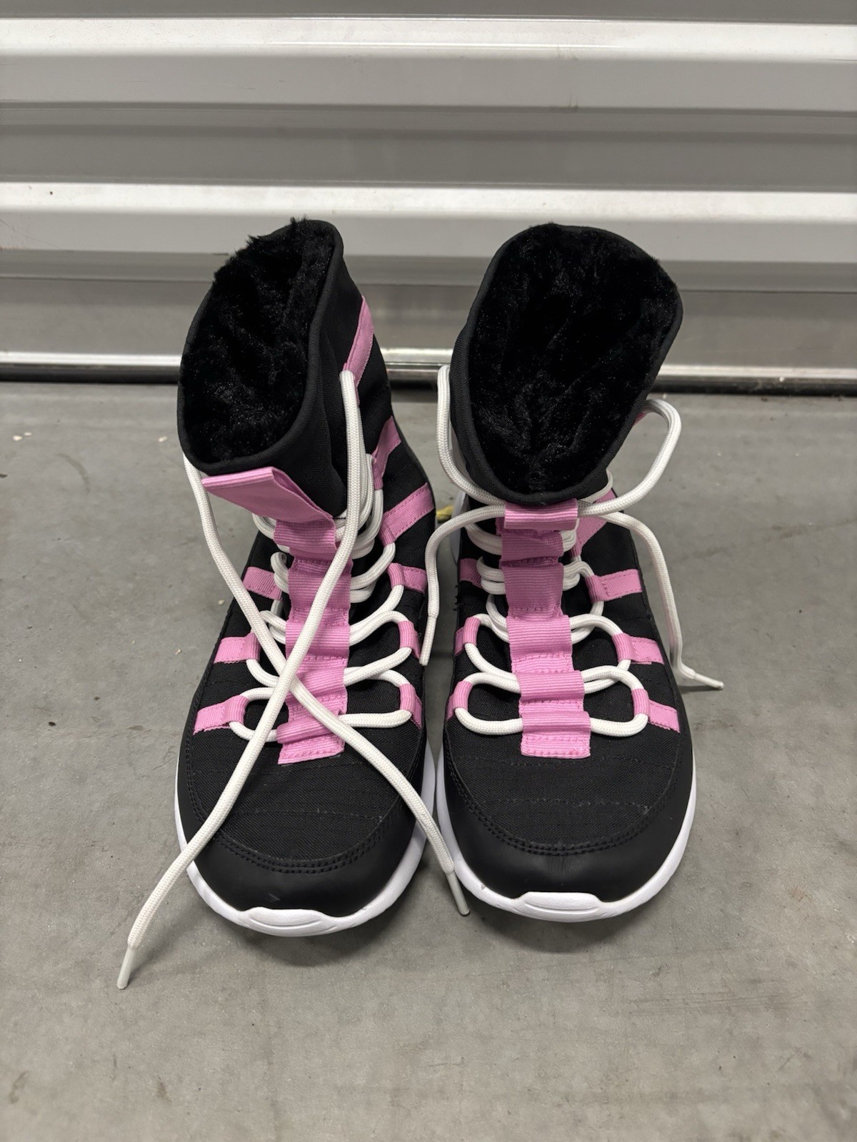 Nike Venture GS Faux Fur Lining Girls Women Boots AQ9493-002 Black Pink 6Y
