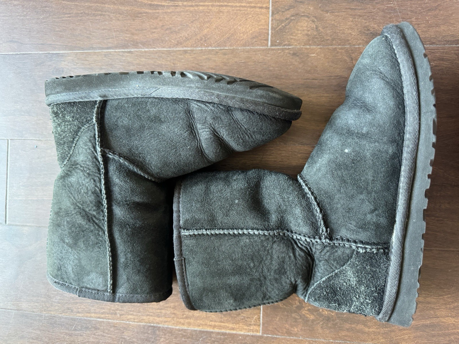 UGG Australia Classic Short II Woman/Older Girls Boots Size 5 US- Black