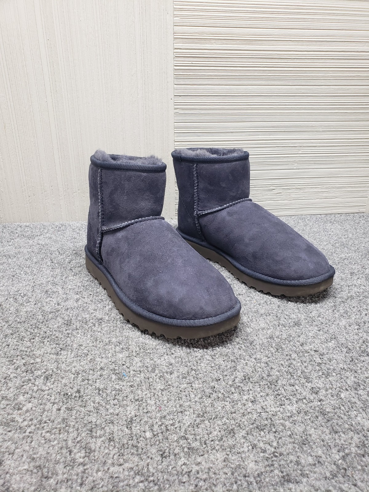 UGG Classic Mini II Women Winter Boots 8 Blue Sheepskin Lining Slip On Casual