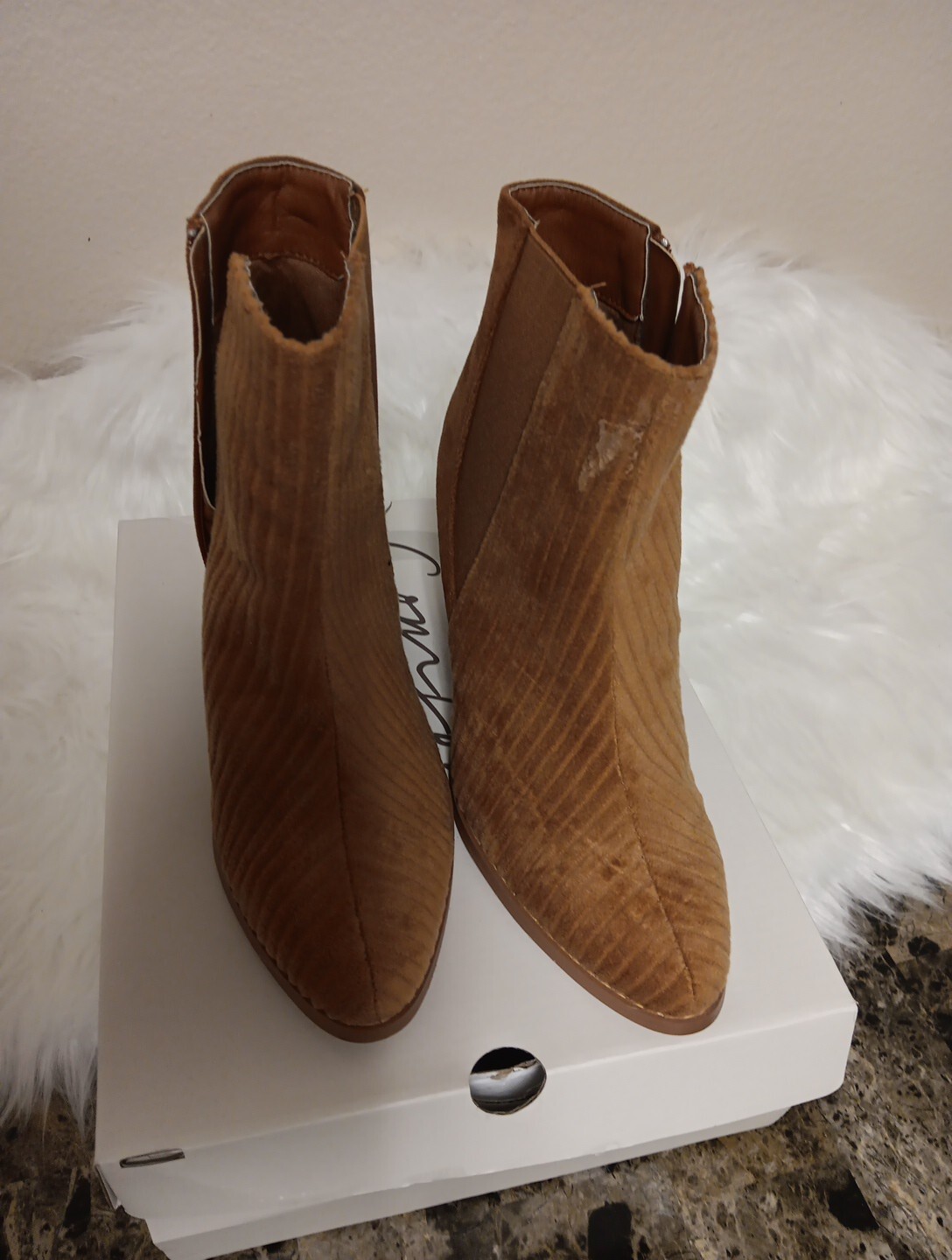 New Women Boots Few Minor Marks. Smoke Free Home