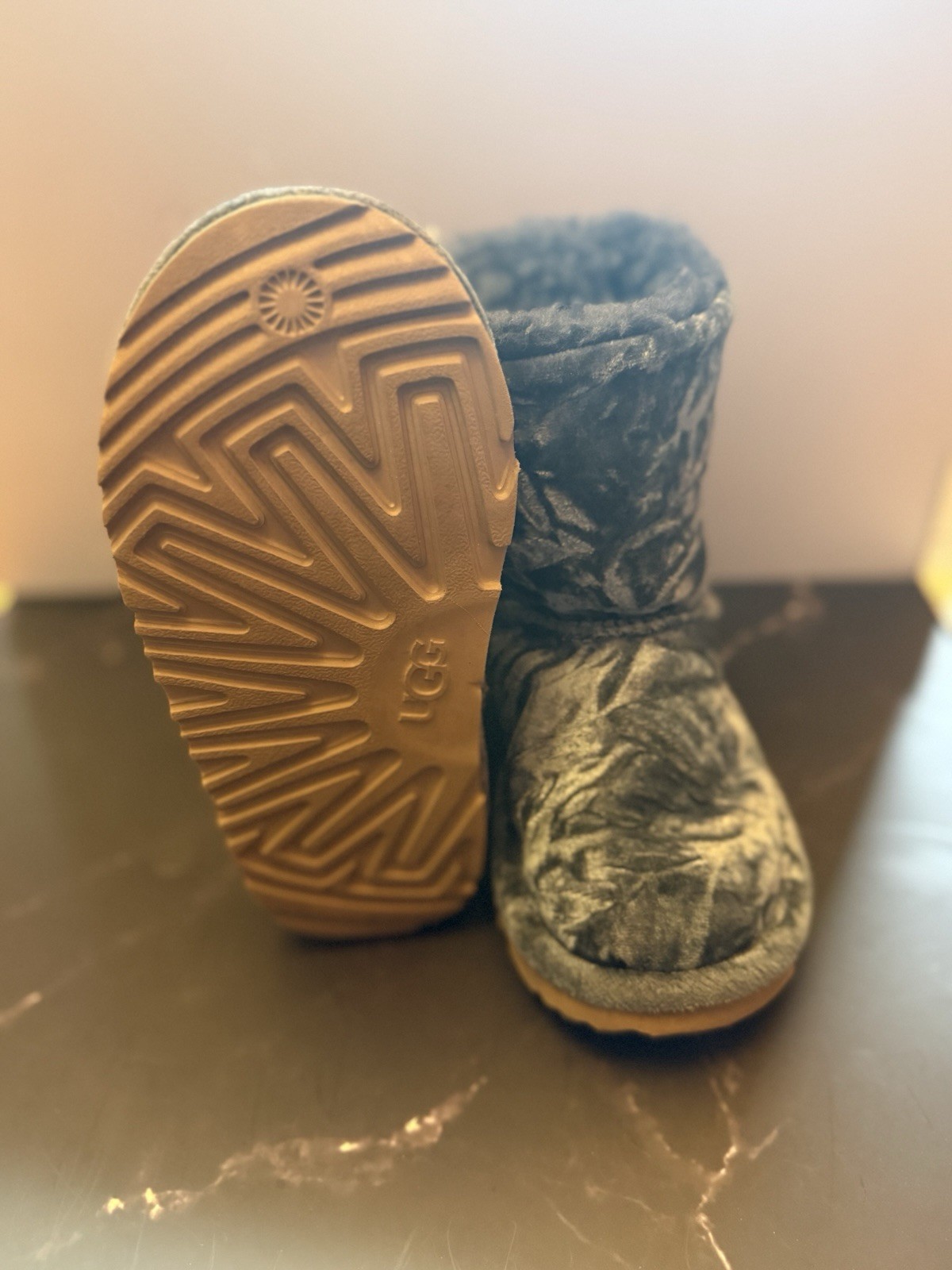 UGG Bailey Bow Crushed Velvet Sheepskin Girls Boots Size 10