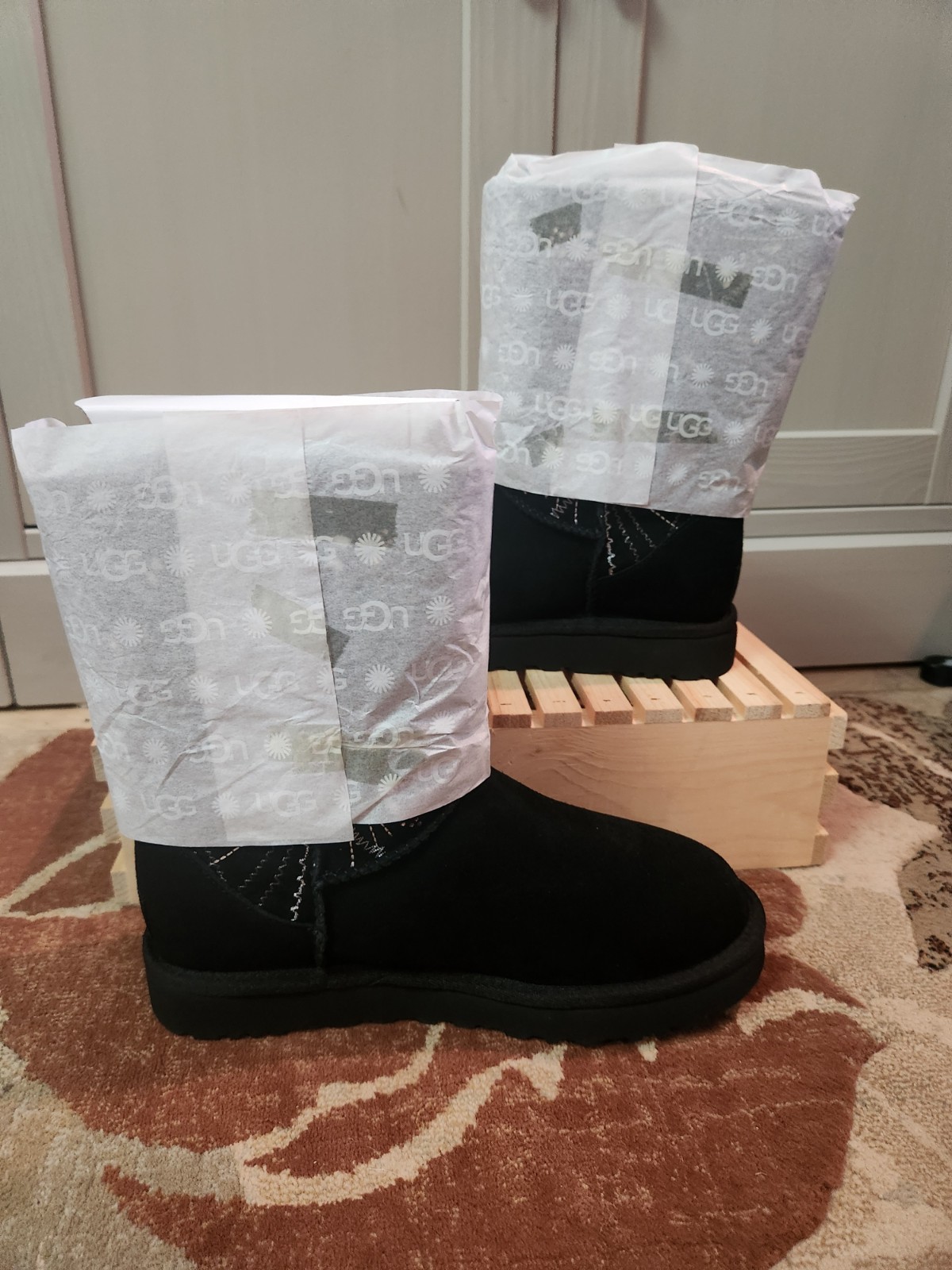 UGG CLASSIC SHORT GOLD BURST WOMEN BOOTS BLACK US 9 /UK 7/EU 40/JP 26