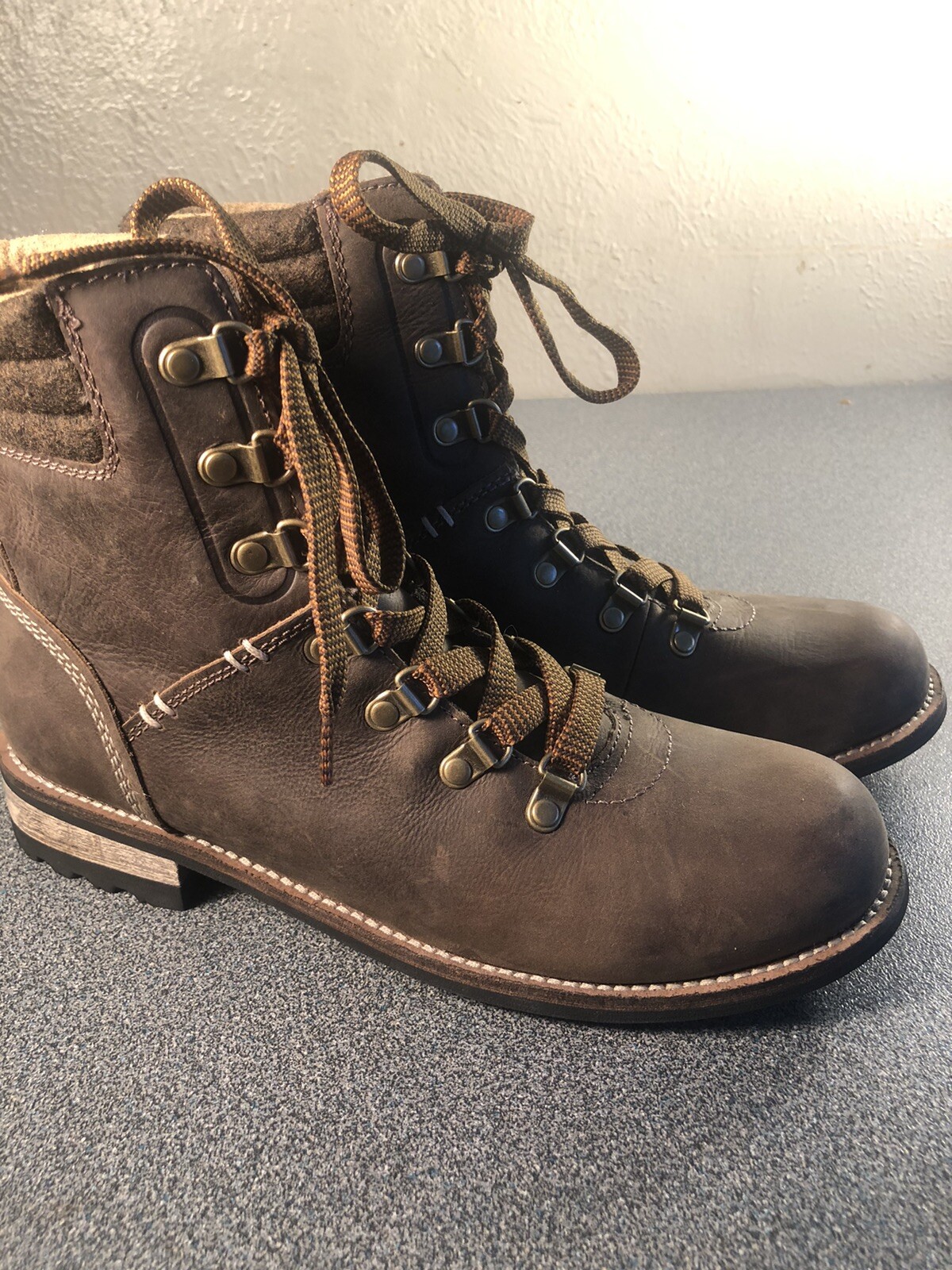 Kodiak Canada women Hiking boots size 8.5
