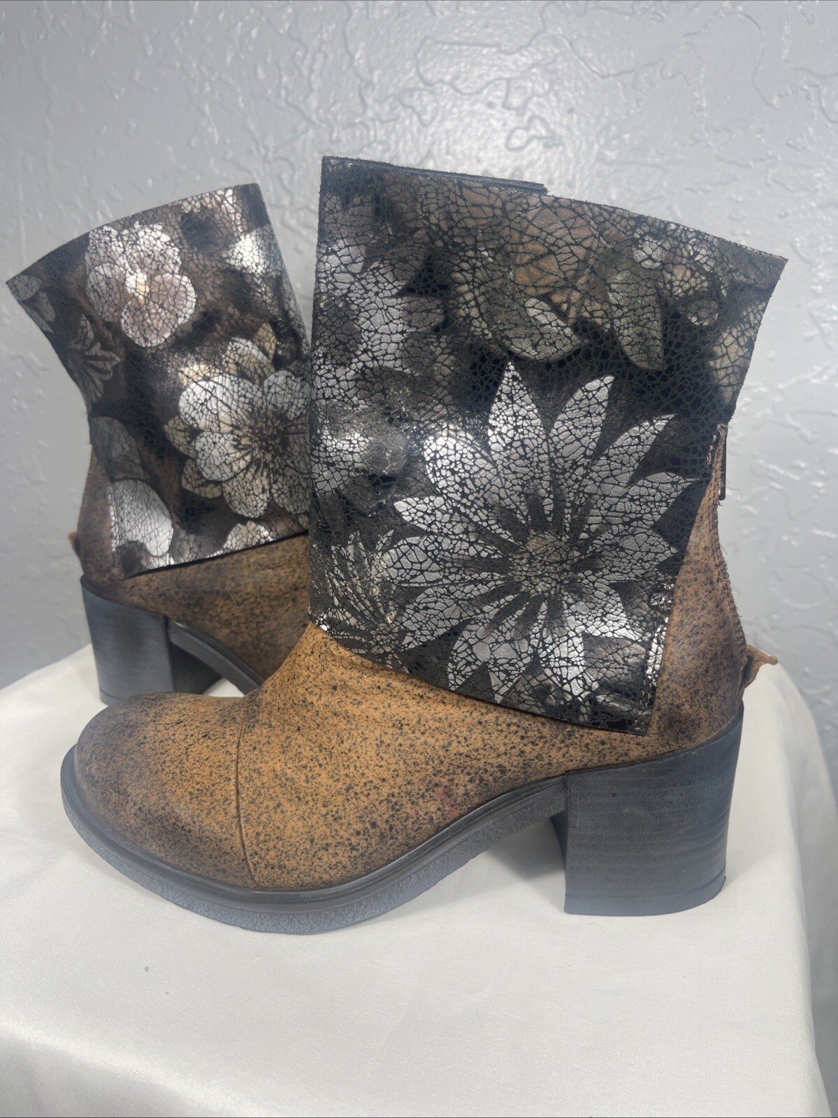 Papucei Pintura Leather Women Boots EUR 36 US 5.5 Floral Upper Zip Back