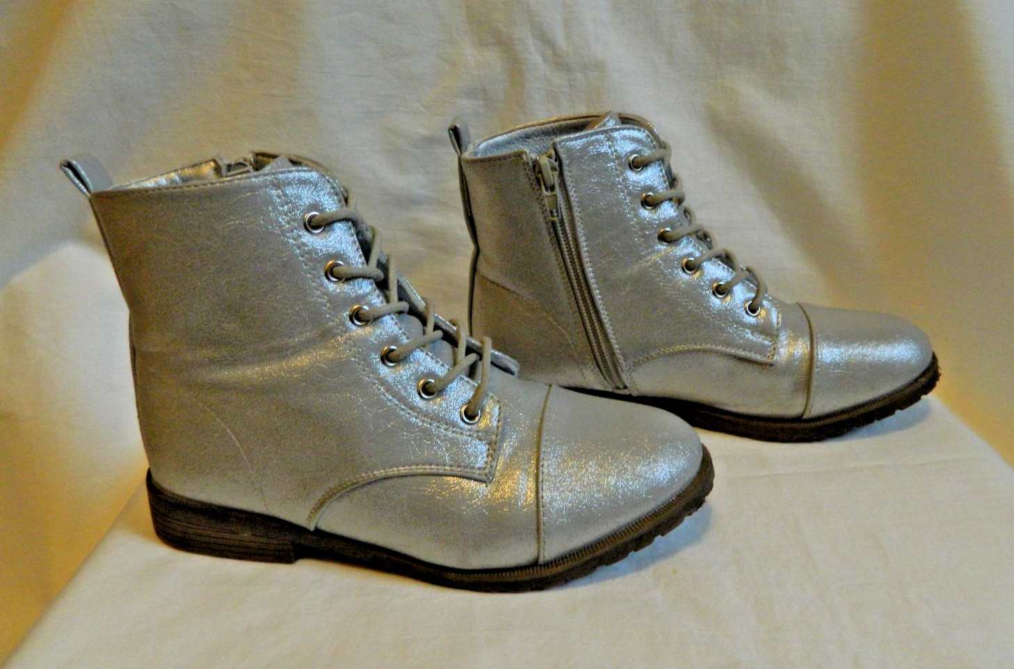 Girls size 4 Silver Combat Boots Pipperdoodles
