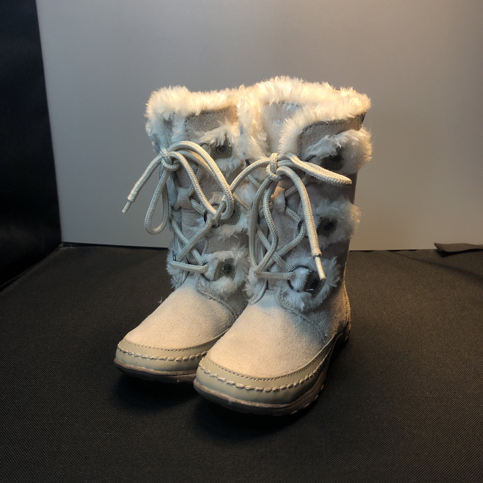 NWOB US9M NINE WEST DAFFODIL GRAY FAUX FUR LACE UP GIRLS WINTER BOOTS SHOES